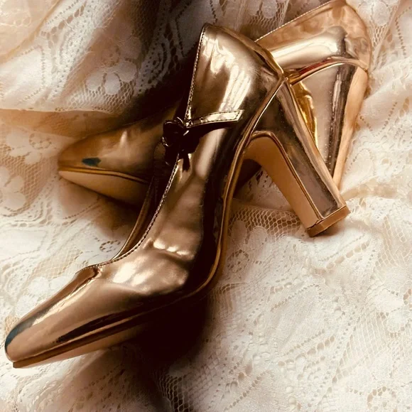 👗 3 for $25 SALE Rose Gold Metallic Heels - Picture 3 of 4